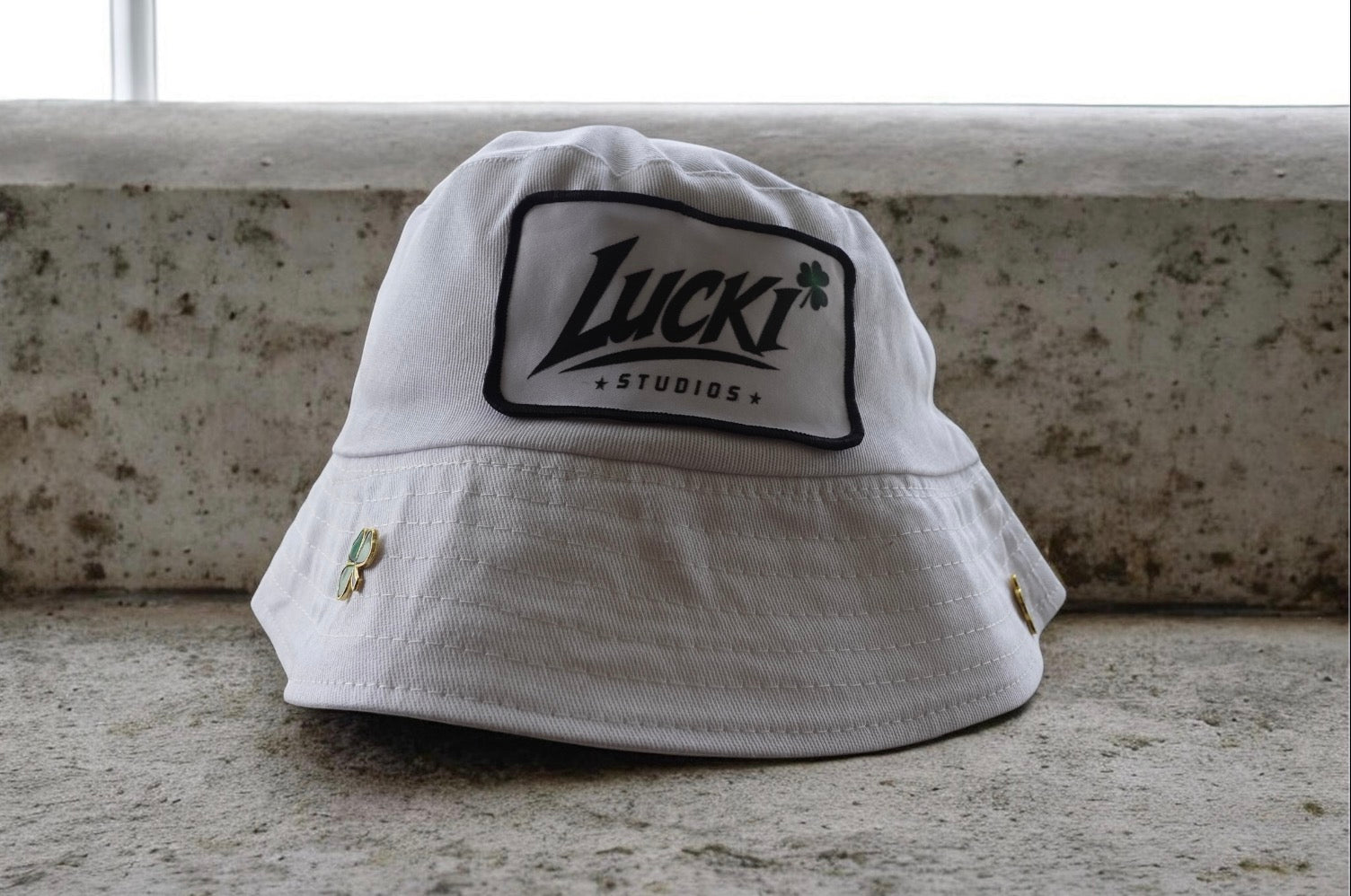 “LUCKI” LOGO BUCKET HAT