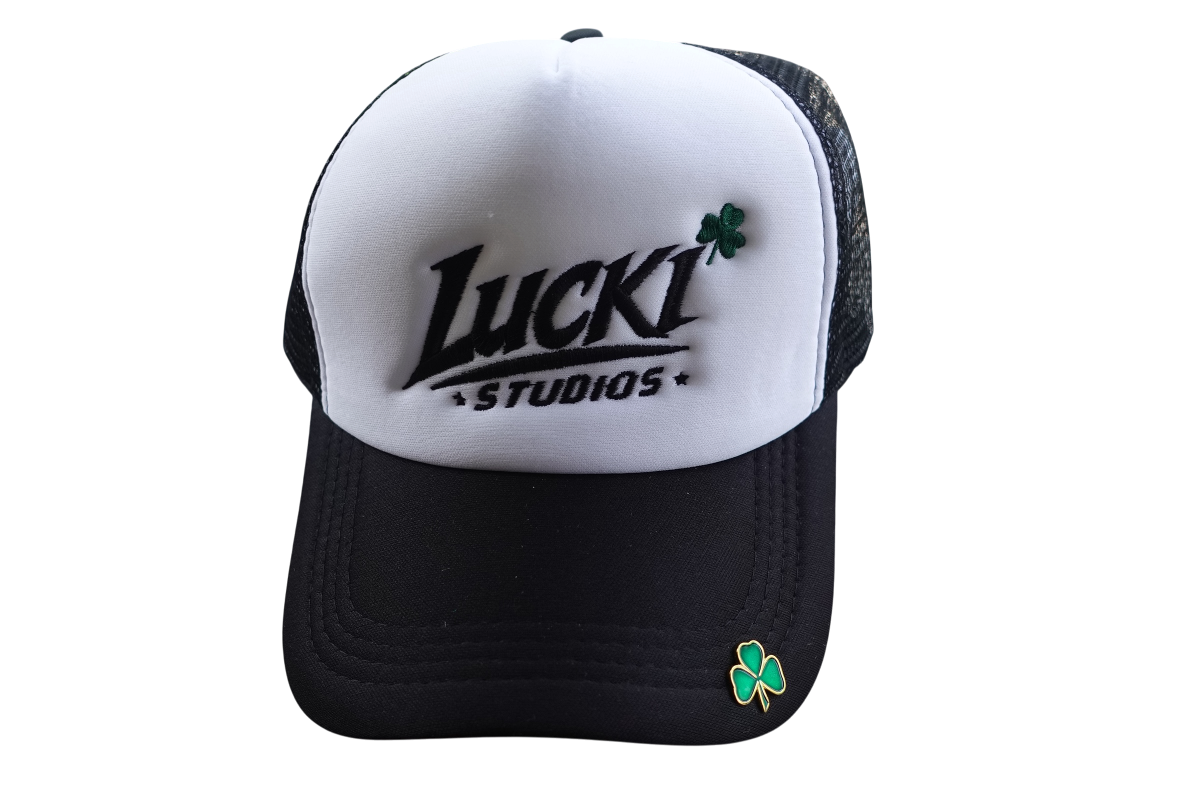 “LUCKI” LOGO EMBROIDERY TRUCKER HAT(White)