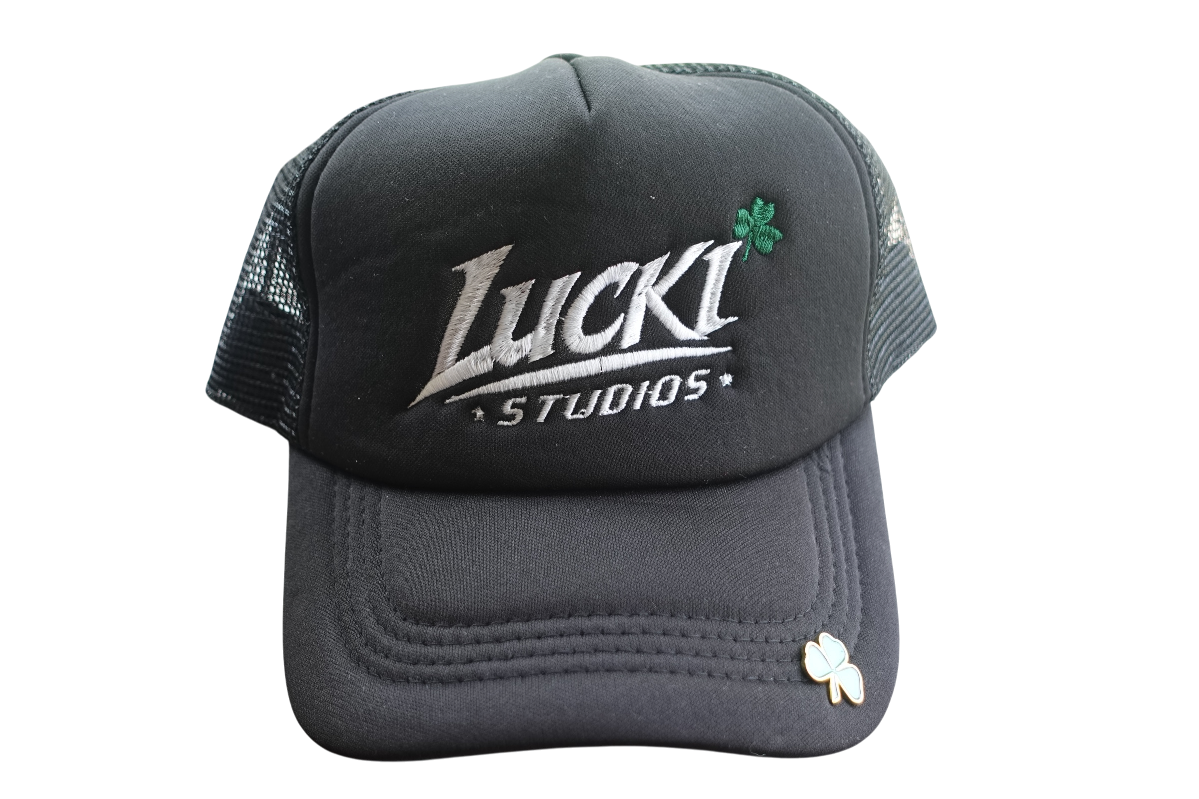 “LUCKI” LOGO EMBROIDERY TRUCKER HAT (Black)